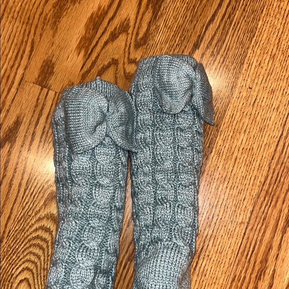 UGG Women’s Cable Knit Socks in Green Sparkle - Picture 2 of 5